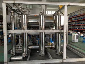 Hydrogen generator by electrolysis with refueling station