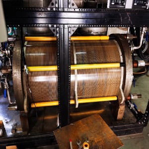 Water electrolyzer, H2 generator for car